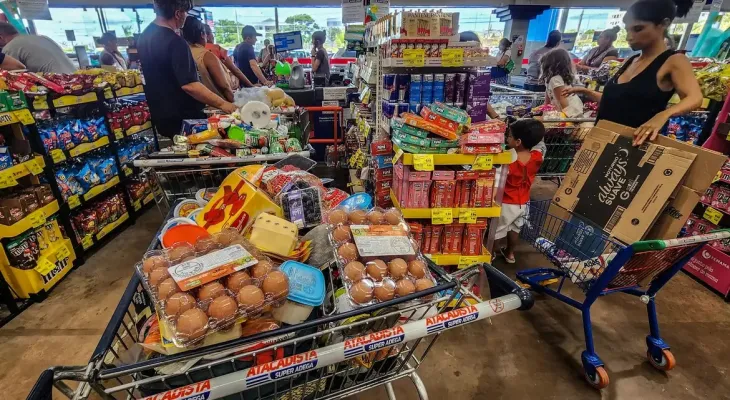 Inflação perde força em junho, mas alimentos e conta de luz continuam pressionando preços