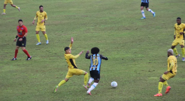 Mistão do Cascavel joga bem, mas é superado pelo Grêmio por 2 a 1