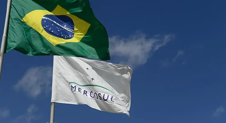 Lula participa da Cúpula do Mercosul no Paraguai e acordo deve liberar uso da nova identidade para viagens