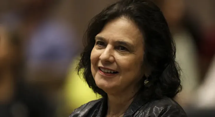 Nísia Trindade lança livro sobre bastidores da pandemia e defende preservação da memória da covid-19