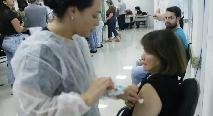 Paraná soma 13.782 internações por SRAG; vacinação contra gripe segue para toda a população