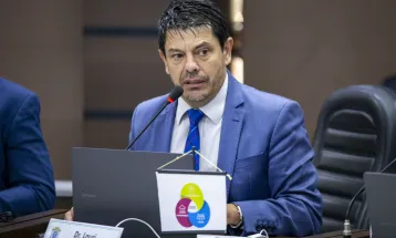 Dr. Lauri vira alvo de pedido de cassação por suposto uso de assessor em obra particular