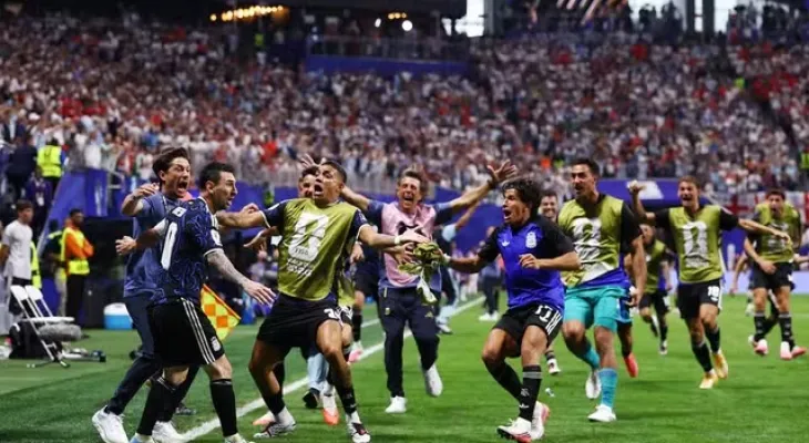 Argentina vence a Inglaterra de virada e vai à final da Copa do Mundo contra a Espanha
