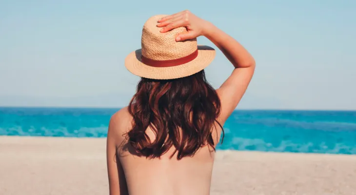 IAB apoia projeto que retira topless da tipificação de ato obsceno