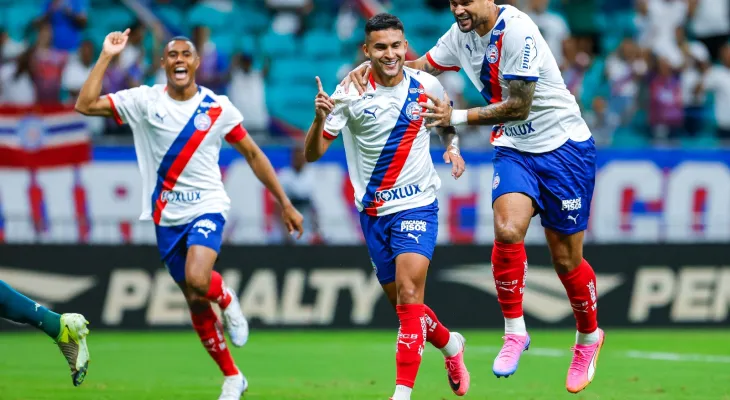 Bahia vence a Chapecoense e encosta no G-5 do Brasileirão