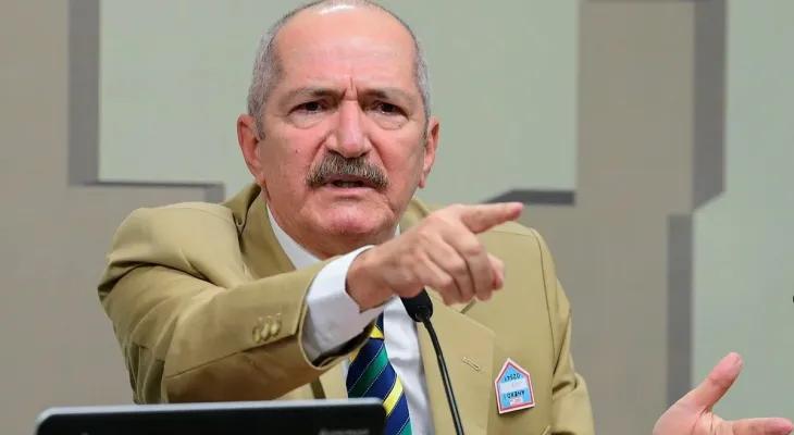 DC descarta reconciliação com Aldo Rebelo após desistência de Joaquim Barbosa da disputa presidencial