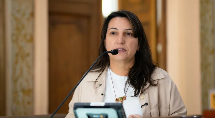 Câmara de Curitiba marca sessão para julgar pedido de cassação da vereadora Professora Angela