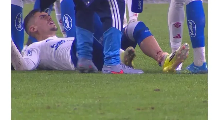 Gabriel Pec sofre fratura na tíbia e passará por cirurgia; zagueiro do Inter pede desculpas