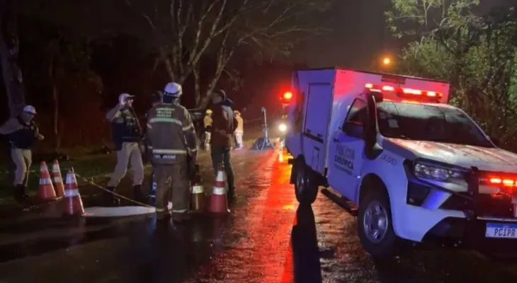 Duas jovens morrem e seis pessoas ficam feridas após caminhonete bater contra árvore em Foz do Iguaçu