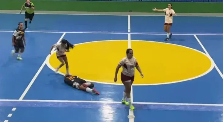 Futsal feminino: jogadora é suspensa por 5 anos após chutar adversária na cabeça durante partida