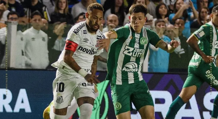 Neymar marca dois gols, provoca com comemoração e Santos empata com a Chapecoense no Brasileirão