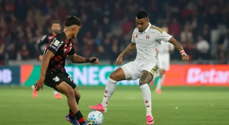 Internacional e Flamengo fazem duelo de opostos no Brasileiro