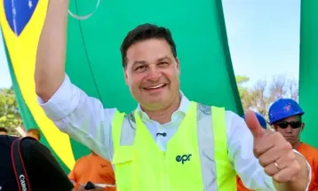 Sandro Alex cita 1,8 mil km de duplicações, mas obras ainda estão longe de ser concluídas