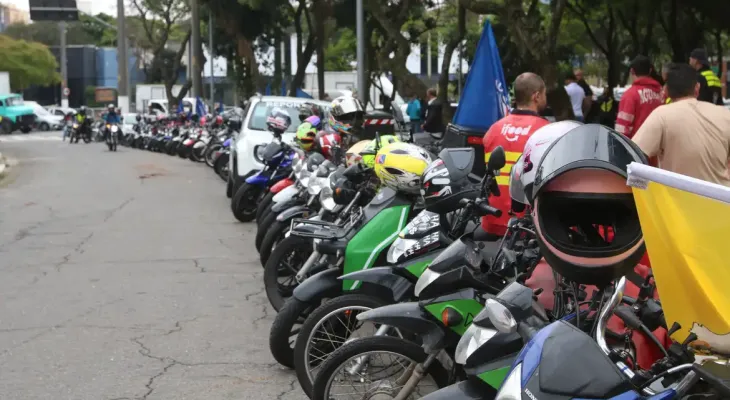 Só 1 em cada 5 motociclistas de aplicativo tem cobertura previdenciária no Brasil