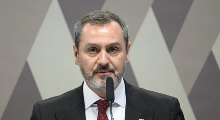 Dino determina reintegração de Andrei Rodrigues no comando da PF