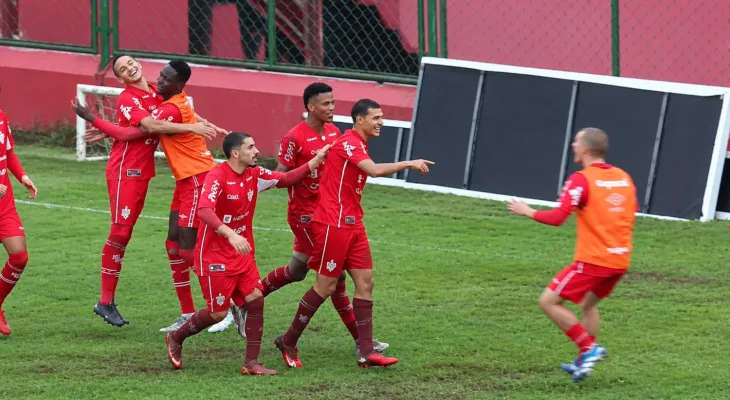 Copa Paraná começa a definir favoritos com Paraná Clube e Paranavaí na ponta