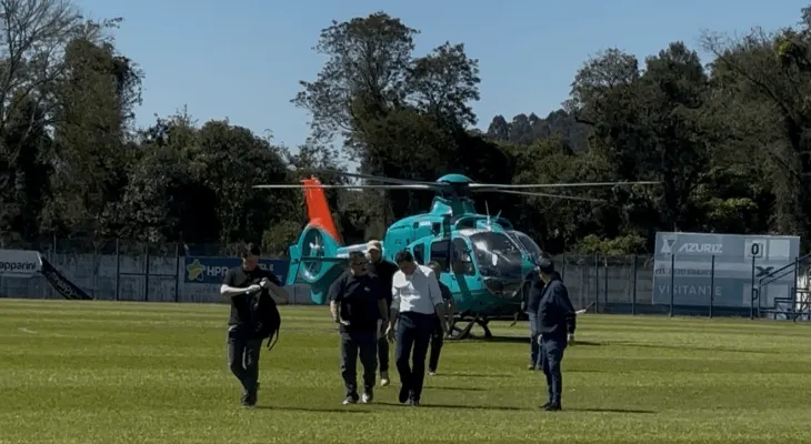 Campanha de Sandro Alex chega de helicóptero a estádio municipal de Pato Branco; quem autorizou?