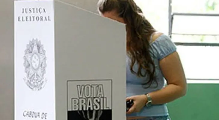 Mulheres são maioria e representam 53% do eleitorado do Paraná nas eleições de 2026