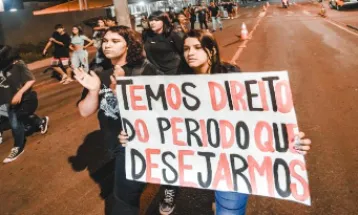 Ensino médio noturno encolhe no Paraná e muda o perfil das escolas estaduais