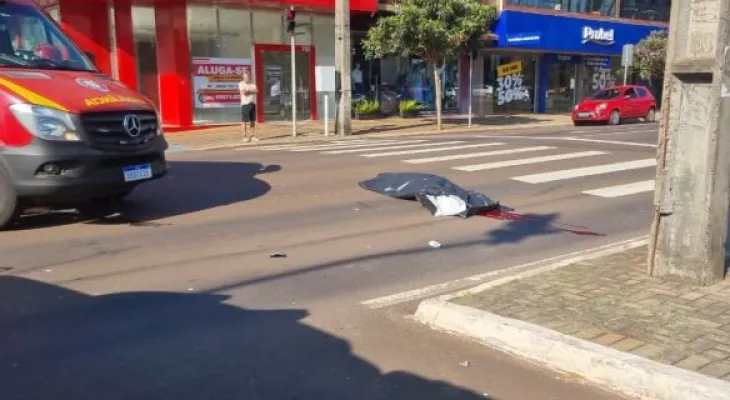 Acidente entre moto e ônibus deixa mulher morta no Centro de Cascavel